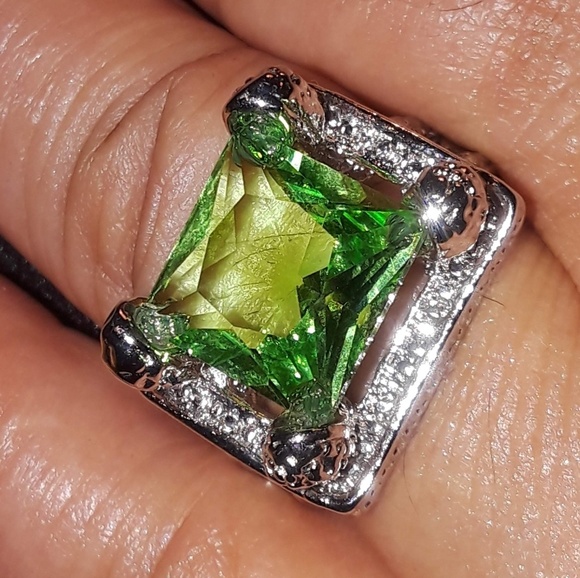Ladies Ring size 9 - Picture 1 of 7